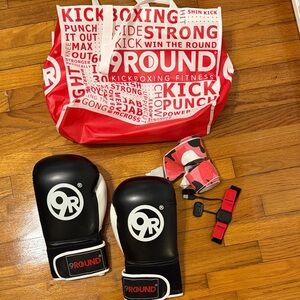 9 Round Boxing Glove Bundle with Wraps and Tracker